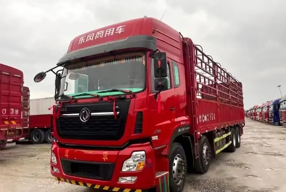 Used Dongfeng Lorry 8x4 FAST Transmission High Roof Truck